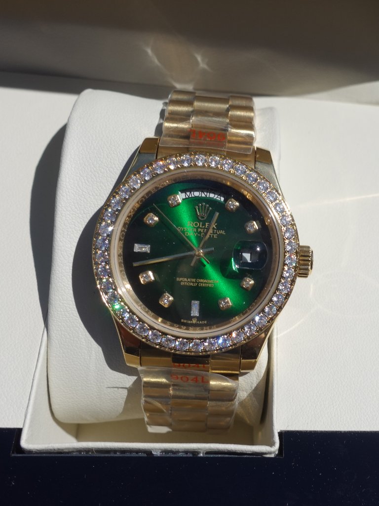 rolex mens watch gold and green with box bag button and receipt